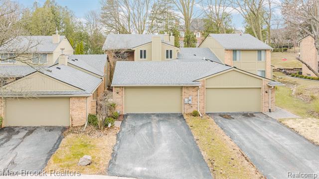 front view picture of 731 Arbor Ct, Bloomfield Hills, MI. 48304