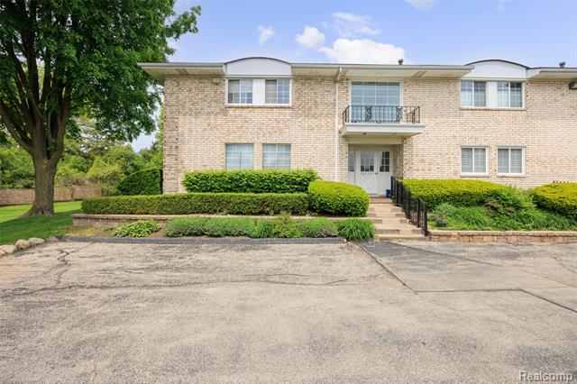 front view picture of 42309 Woodward Ave # S1-7, Bloomfield Hills, MI. 48304