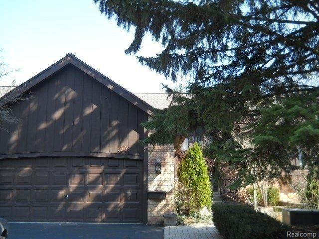 front view picture of 1893 Pine Ridge Ln, Bloomfield Hills, MI. 48302
