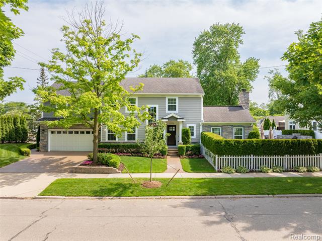 front view picture of 2872 Manchester Rd, Birmingham, MI. 48009
