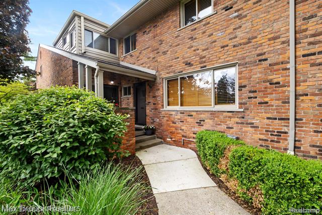 front view picture of 971 N Old Woodward Ave, Birmingham, MI. 48009