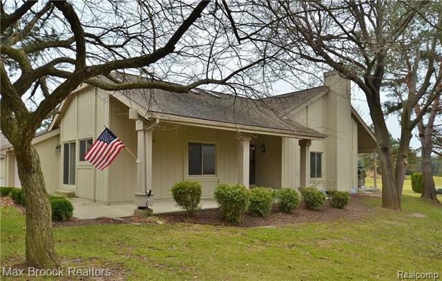 front view picture of 1769 Golf Ridge Dr, Bloomfield Hills, MI. 48302