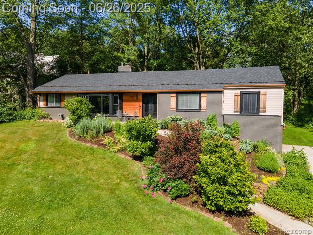front view picture of 2905 Lahser Rd, Bloomfield Hills, MI. 48304