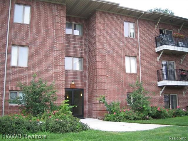 front view picture of 2723 E Maple Rd, Birmingham, MI. 48009