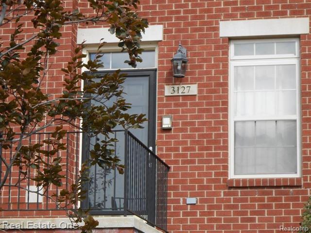 front view picture of 3127 Camden Dr, Troy, MI. 48084