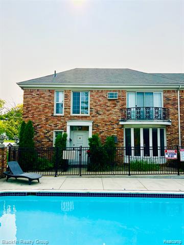 front view picture of 2356 W 14 Mile Rd, Royal Oak, MI. 48073