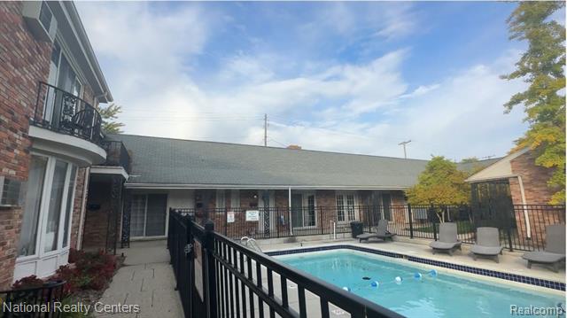 front view picture of 2354 W 14 Mile Rd, Royal Oak, MI. 48073