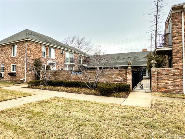 front view picture of 2346 W 14 Mile Rd, Royal Oak, MI. 48073