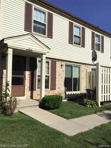 front view picture of 1512 Dover Hill Rd S, Walled Lake, MI. 48390