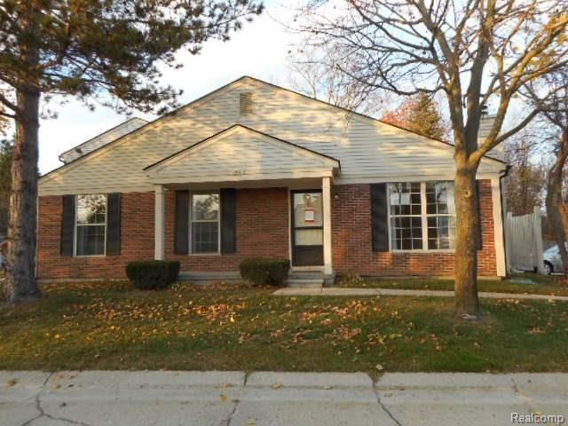 front view picture of 1501 Dover Hill Rd N, Walled Lake, MI. 48390