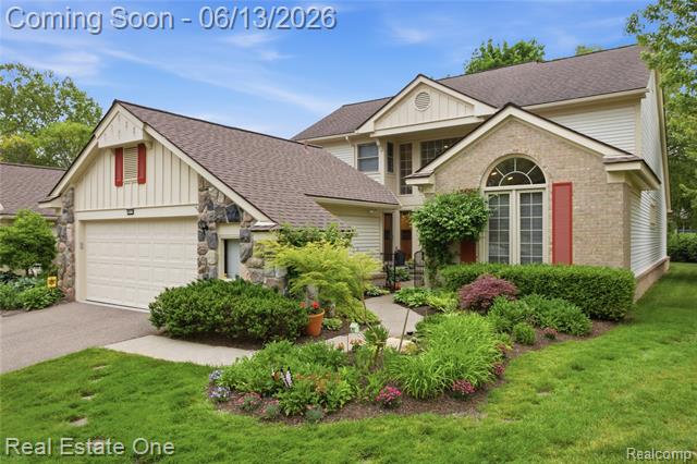front view picture of 6011 Simsbury Ct, West Bloomfield, MI. 48322