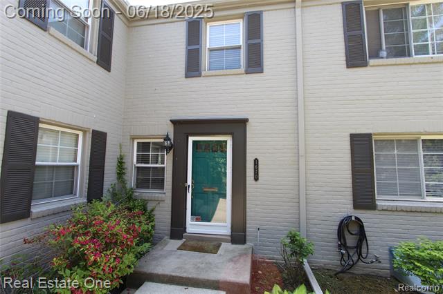 front view picture of 1670 Graefield Rd Unit 63, Birmingham, MI. 48009