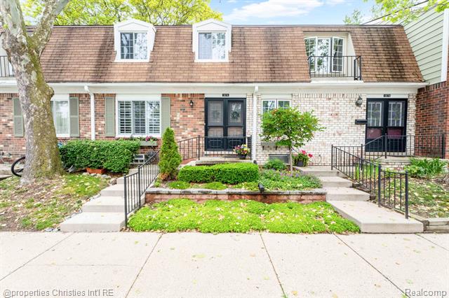 front view picture of 1874 Wickham St, Royal Oak, MI. 48073