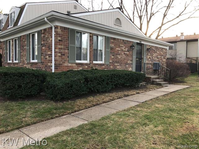 front view picture of 1821 Wickham St, Royal Oak, MI. 48073