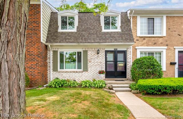 front view picture of 1853 Torquay Ave, Royal Oak, MI. 48073