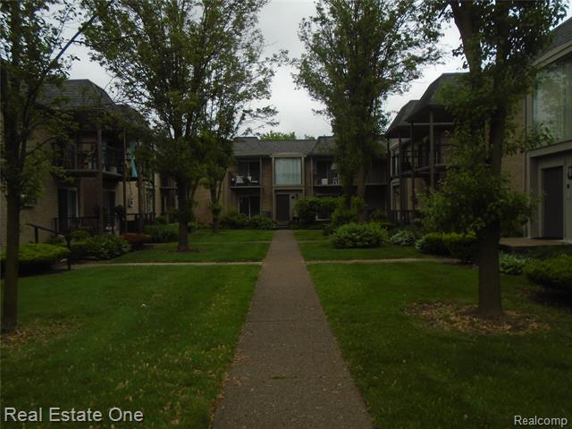 front view picture of 1727 E 14 Mile Rd, Birmingham, MI. 48009