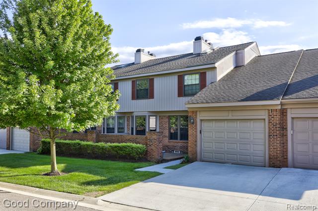 front view picture of 7354 Birkshire Ln, West Bloomfield, MI. 48322