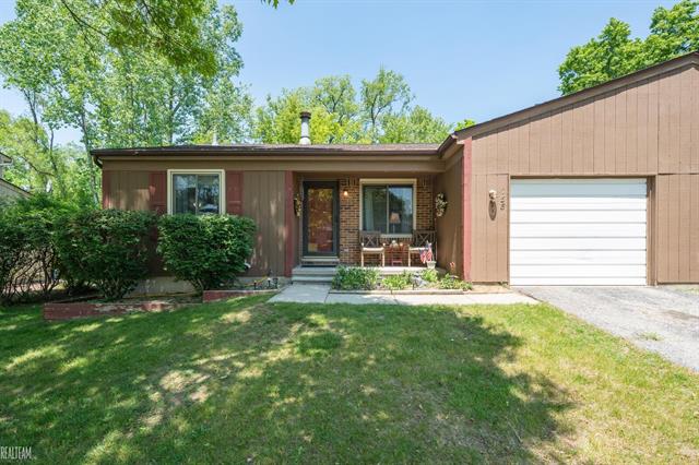 front view picture of 758 Woods Ct, Walled Lake, MI. 48390