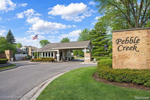 front view picture of 7309 Creek View Cir, West Bloomfield, MI. 48322