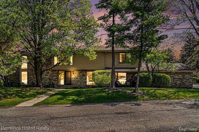 front view picture of 7346 Creek View Ct, West Bloomfield, MI. 48322
