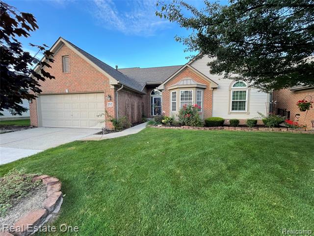 front view picture of 252 Shore Brook Ln, Walled Lake, MI. 48390