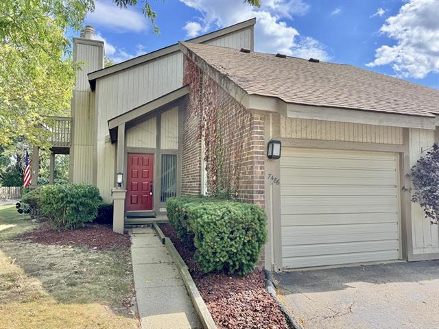 front view picture of 7486 Brynmawr Ct, West Bloomfield, MI. 48322
