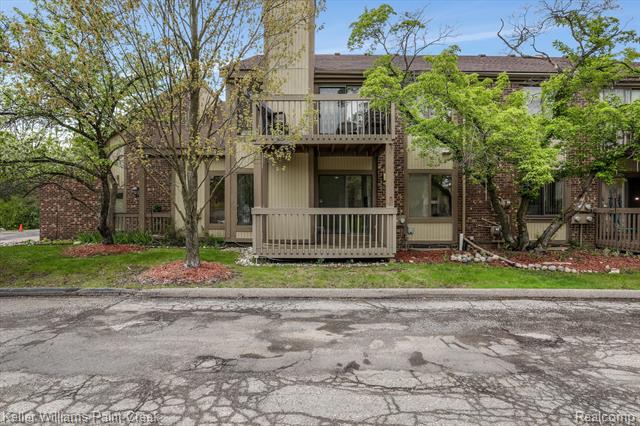 front view picture of 7355 Brynmawr Dr, West Bloomfield, MI. 48322