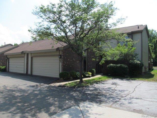 front view picture of 7391 Radcliff Dr, West Bloomfield, MI. 48322