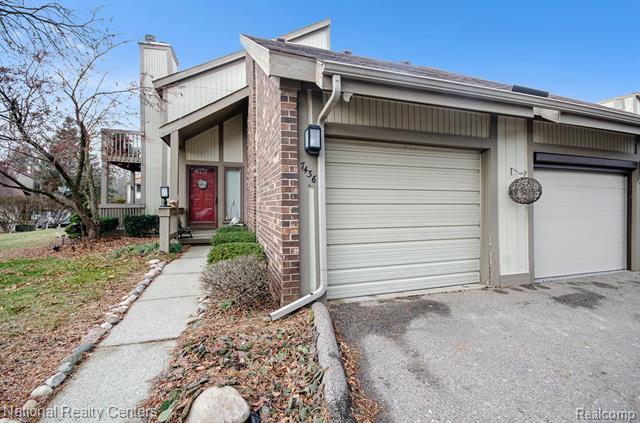 front view picture of 7436 Radcliff Ct, West Bloomfield, MI. 48322