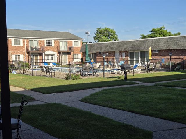 front view picture of 1512 Normandy Rd Apt 105, Royal Oak, MI. 48073
