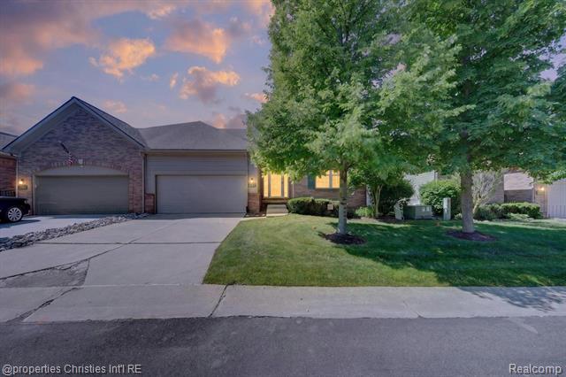 front view picture of 237 Winslow Cir, Walled Lake, MI. 48390