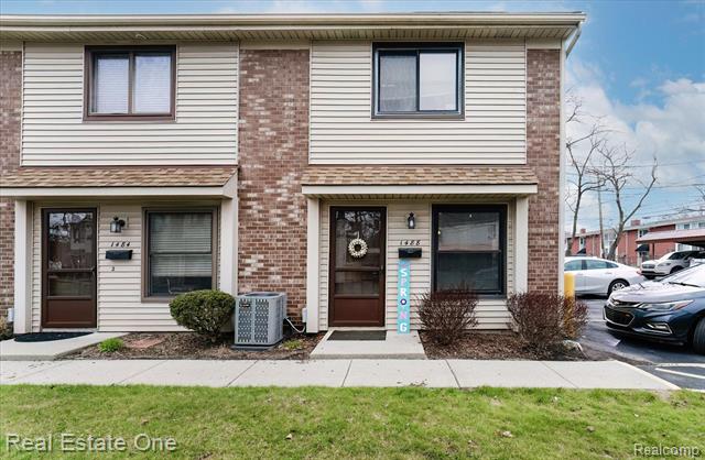 front view picture of 1488 W Webster Rd, Royal Oak, MI. 48073