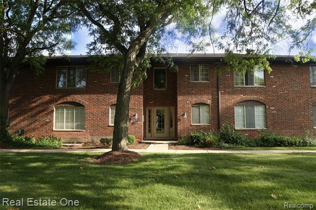 front view picture of 19639 W 12 Mile Rd Apt 101, Southfield, MI. 48076