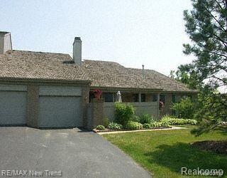front view picture of 38547 Darbyshire, Farmington, MI. 48331