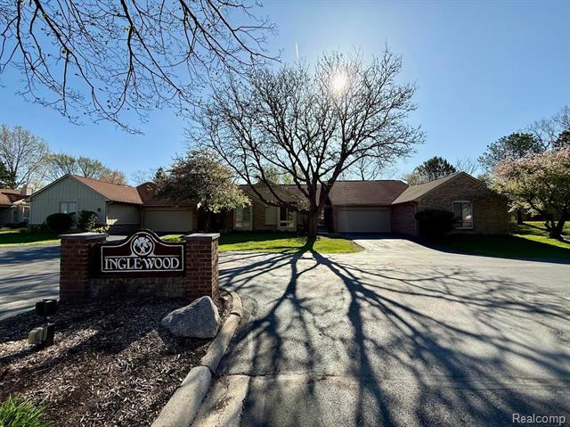 front view picture of 27570 Evergreen Rd, Southfield, MI. 48076