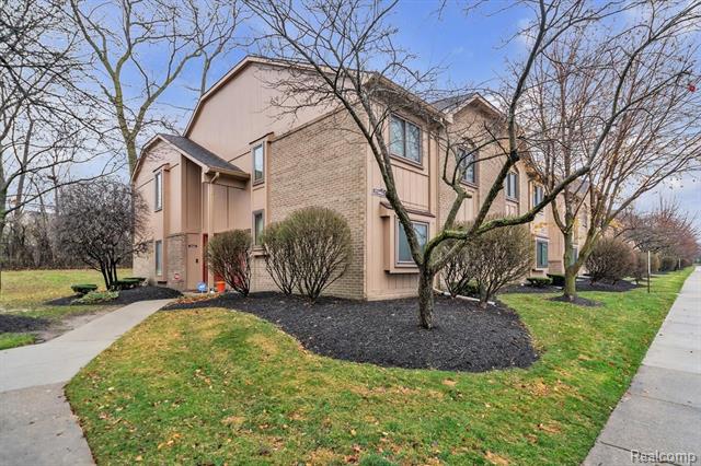 front view picture of 27450 Evergreen Rd, Southfield, MI. 48076