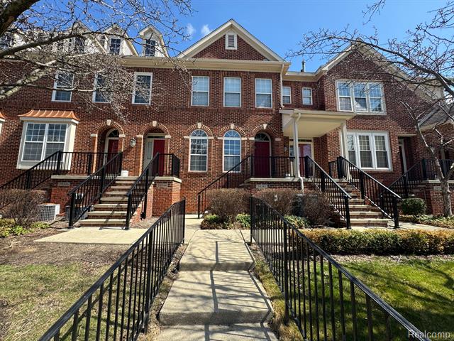 front view picture of 20342 Rodeo Ct, Southfield, MI. 48075