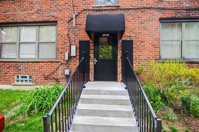 front view picture of 25749 Woodward Ave Apt 105, Royal Oak, MI. 48067