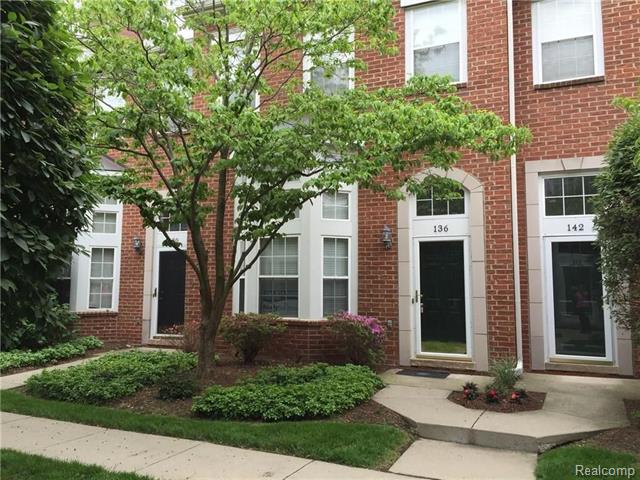front view picture of 136 S Georgetown Sq, Royal Oak, MI. 48067