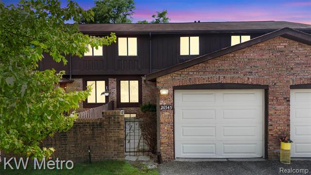 front view picture of 26545 Summerdale Dr, Southfield, MI. 48033