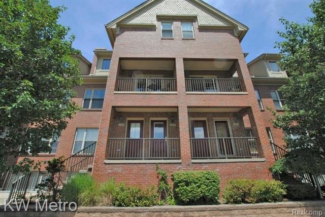 front view picture of 146 Tiffany Ln, Royal Oak, MI. 48067
