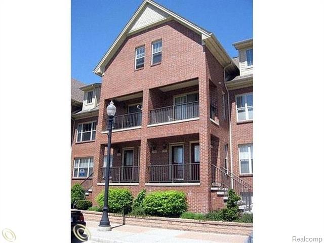 front view picture of 152 Tiffany Ln, Royal Oak, MI. 48067