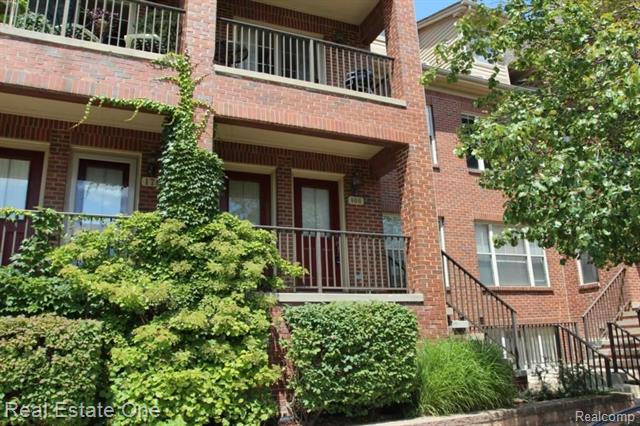 front view picture of 166 Tiffany Ln, Royal Oak, MI. 48067