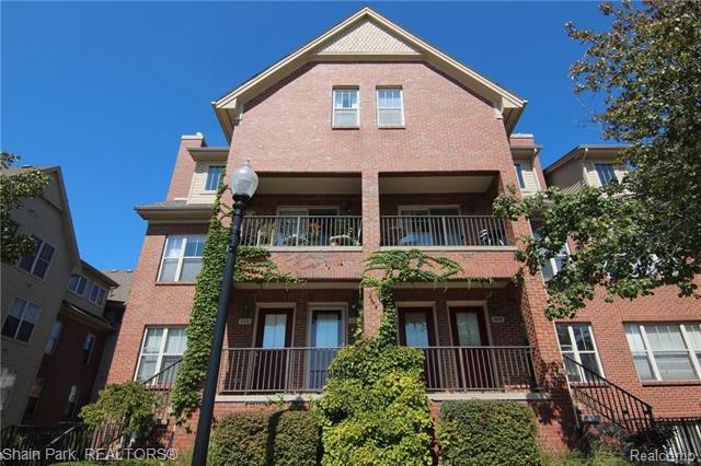 front view picture of 170 Tiffany Ln, Royal Oak, MI. 48067