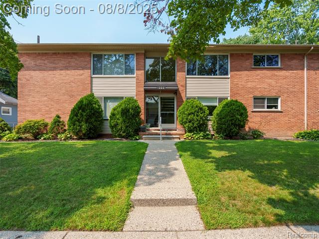 front view picture of 1222 E Lincoln Ave Apt 1, Royal Oak, MI. 48067