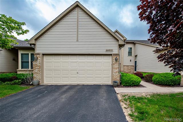 front view picture of 24511 Pinehurst Ave, Oak Park, MI. 48237