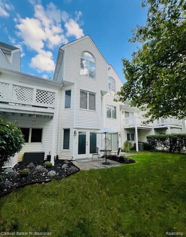 front view picture of 24109 Tana Ct, Farmington, MI. 48335