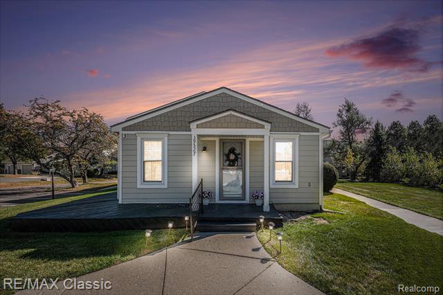 front view picture of 39527 Village Wood Rd, Novi, MI. 48375