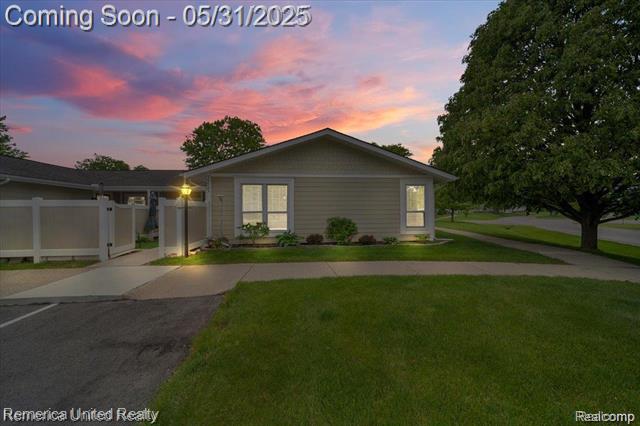 front view picture of 39725 Village Wood Ln, Novi, MI. 48375