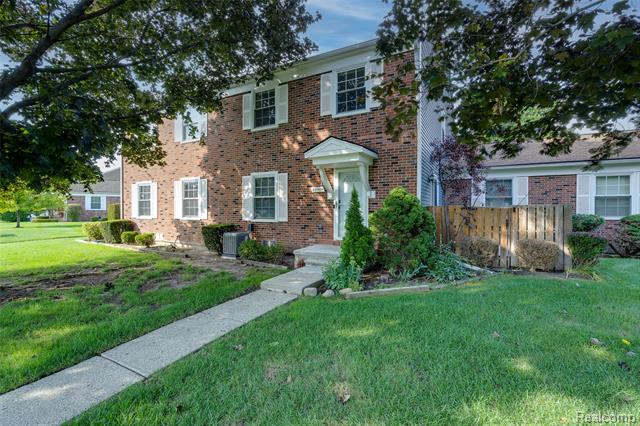front view picture of 23404 N Rockledge, Novi, MI. 48375